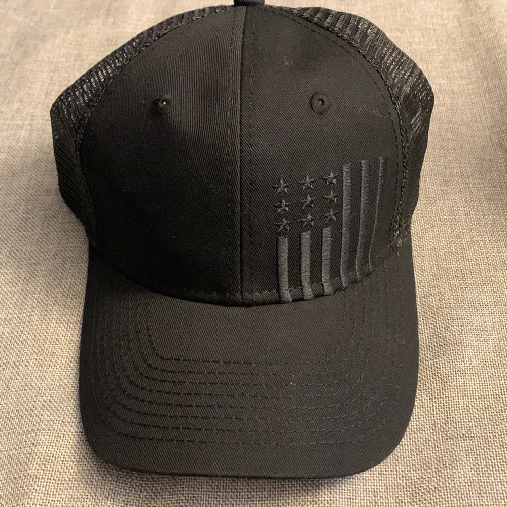 Black trucker flag hat